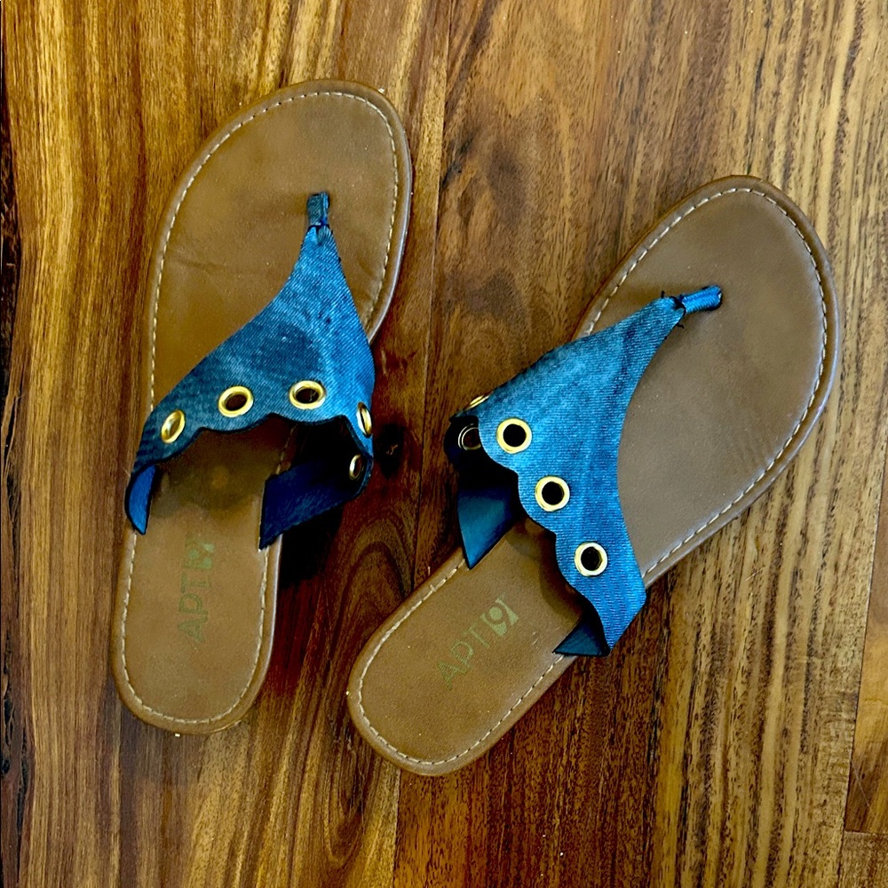 Apt. 9 Denim Blue thong sandals with a slight wedge. Size 8